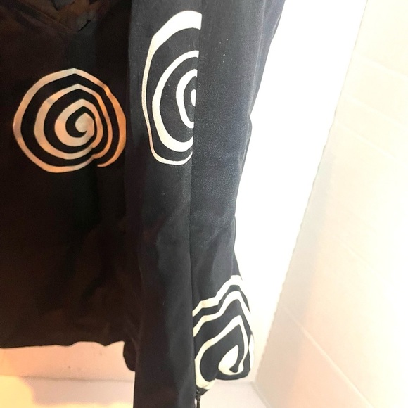 Finity Studio Black Tank Top with White Spiral Design Size 14. - Picture 5 of 12